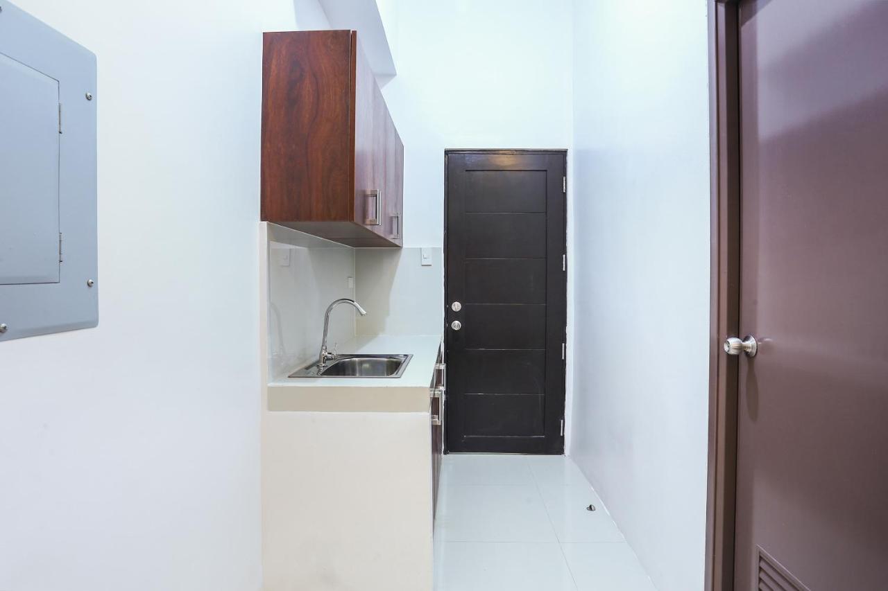 Oyo 505 Jardin Suites Manila Exterior foto
